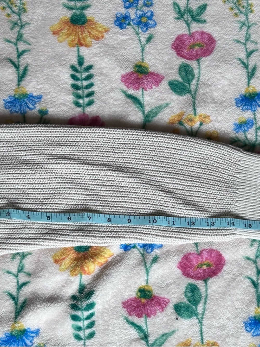 Old Navy Cream Button-Up V-Neck Women's Cardigan - Picture 6 of 6